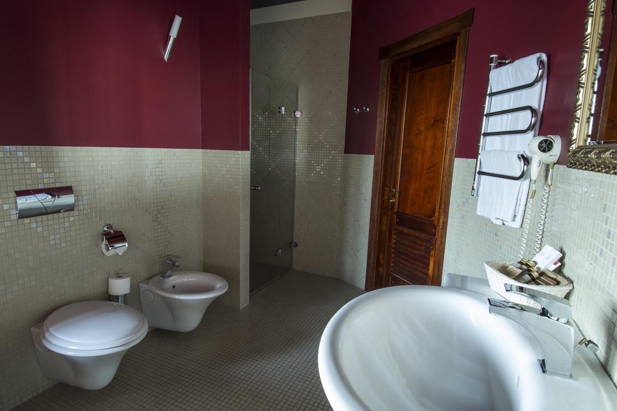 Port Hotel Adazi Bilik gambar