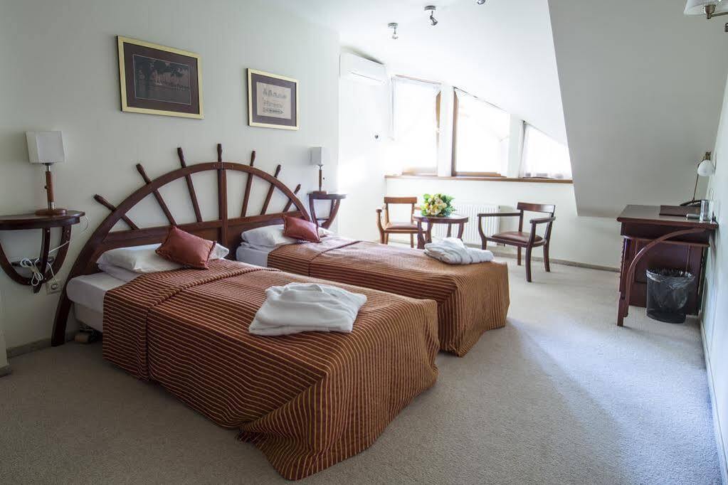 Port Hotel Adazi Luaran gambar